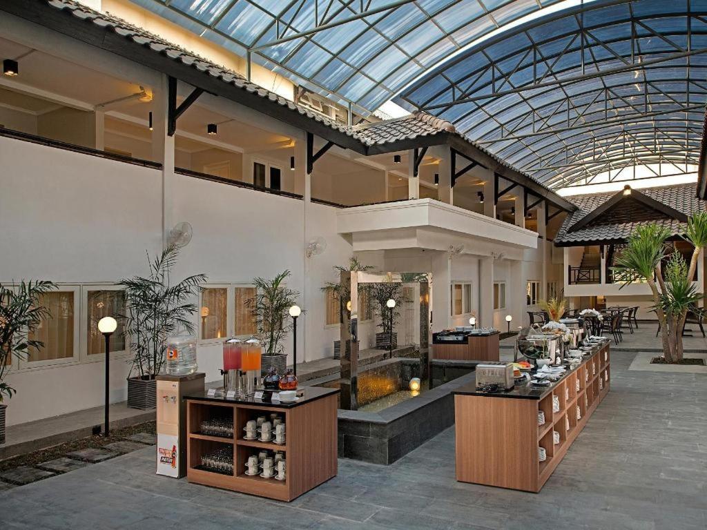 Whiz Prime Hotel Darmo Harapan Σουραμπάγια Εξωτερικό φωτογραφία