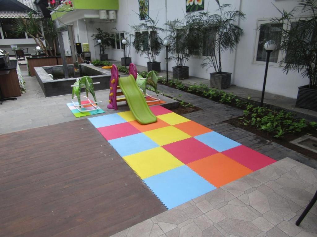 Whiz Prime Hotel Darmo Harapan Σουραμπάγια Εξωτερικό φωτογραφία