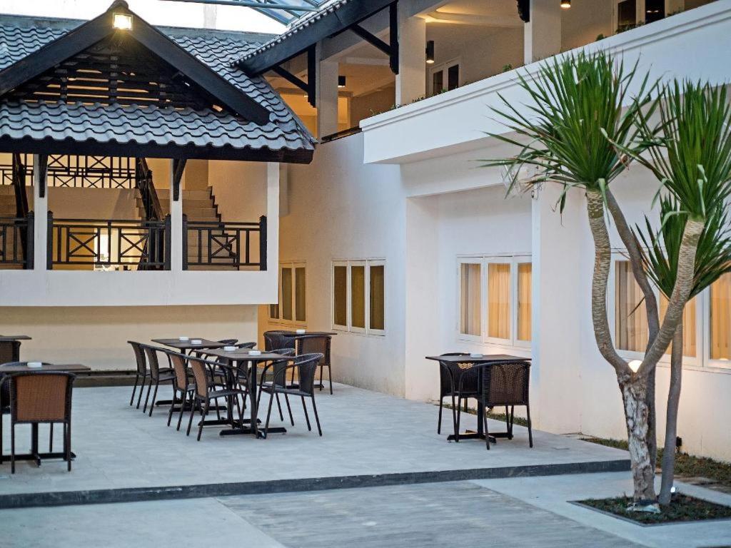 Whiz Prime Hotel Darmo Harapan Σουραμπάγια Εξωτερικό φωτογραφία