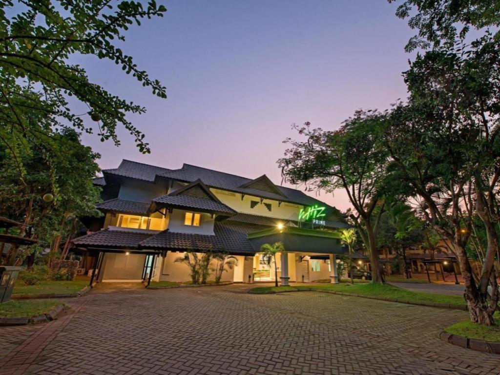 Whiz Prime Hotel Darmo Harapan Σουραμπάγια Εξωτερικό φωτογραφία