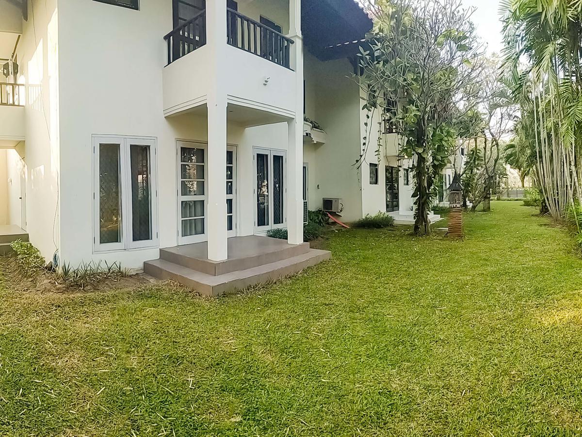 Whiz Prime Hotel Darmo Harapan Σουραμπάγια Εξωτερικό φωτογραφία