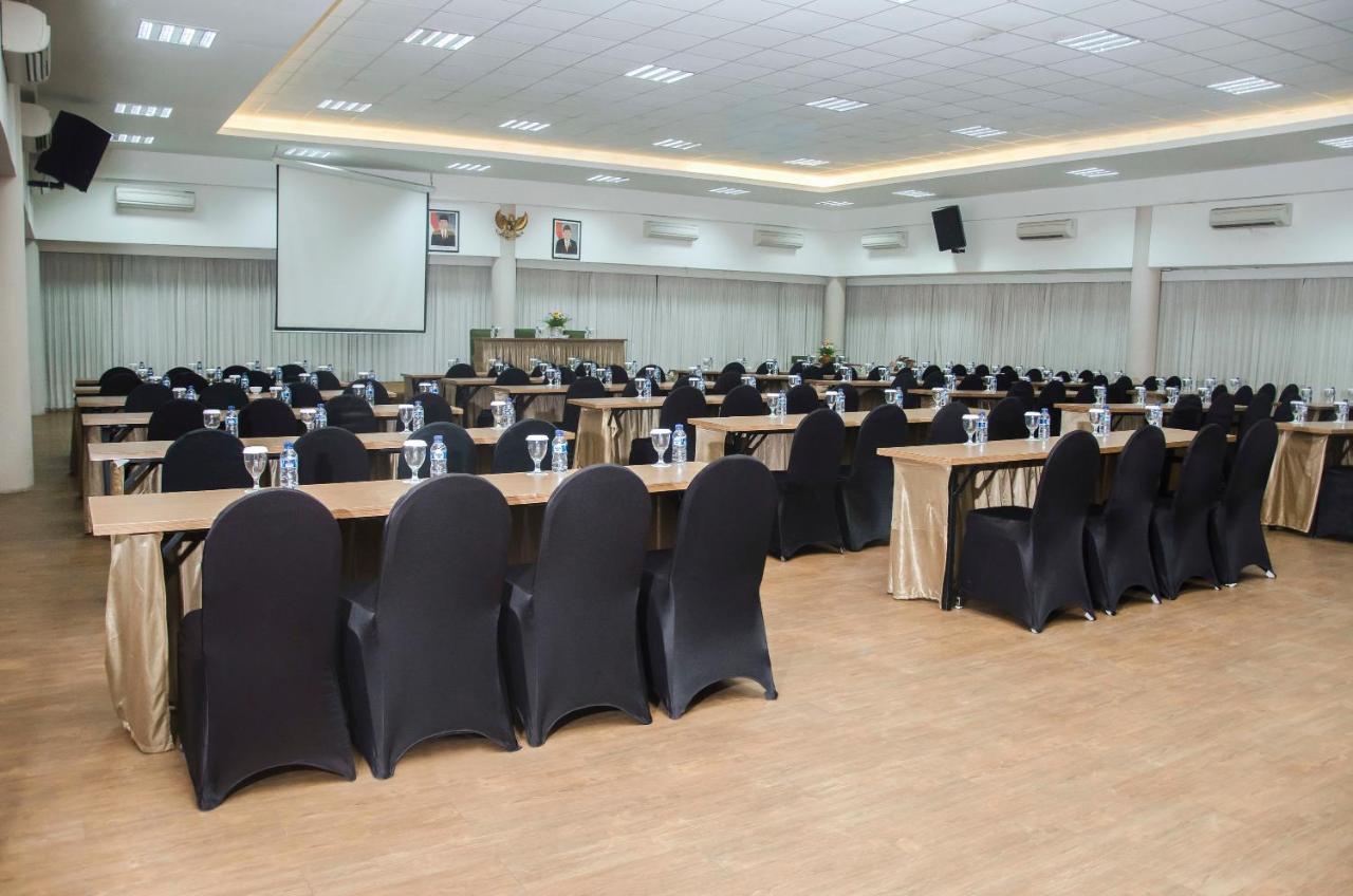 Whiz Prime Hotel Darmo Harapan Σουραμπάγια Εξωτερικό φωτογραφία