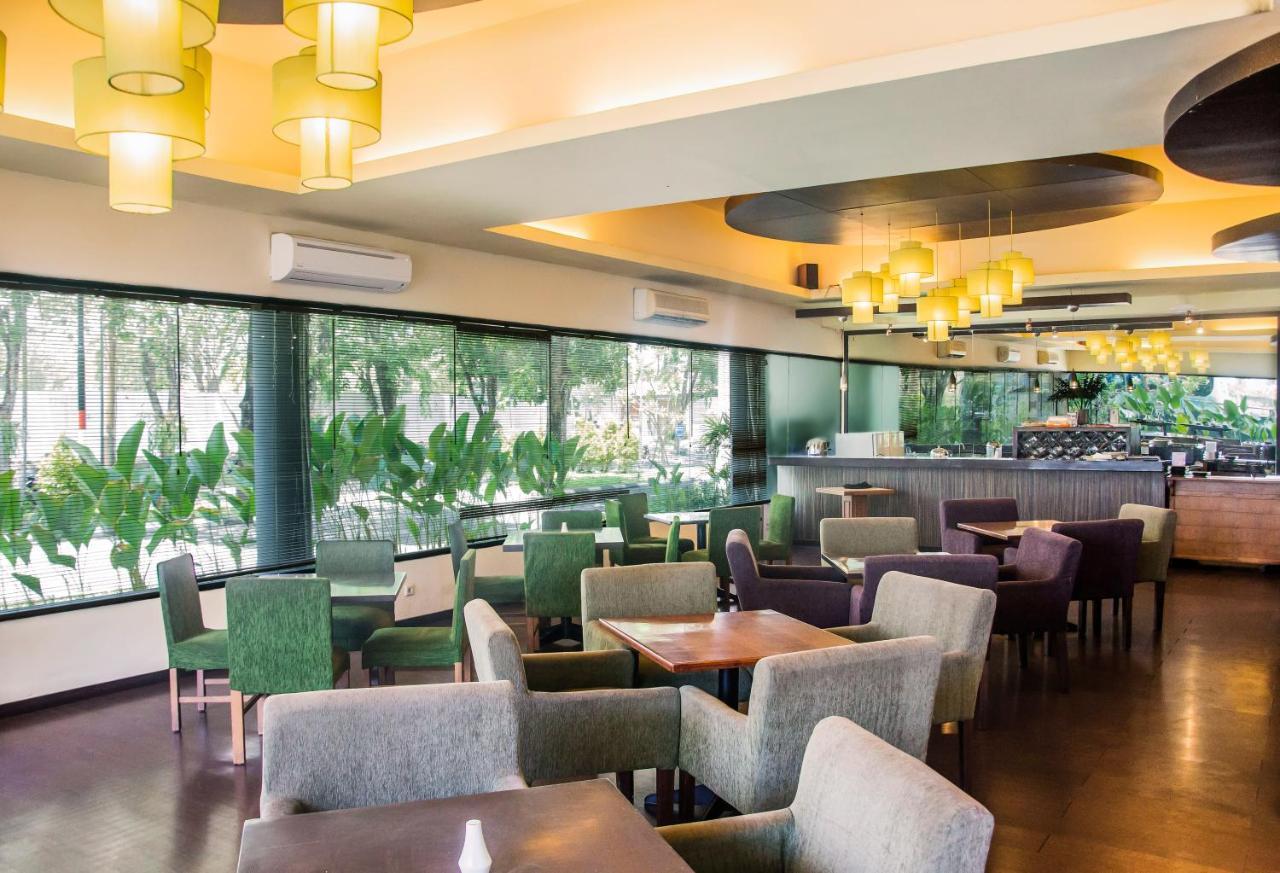 Whiz Prime Hotel Darmo Harapan Σουραμπάγια Εξωτερικό φωτογραφία
