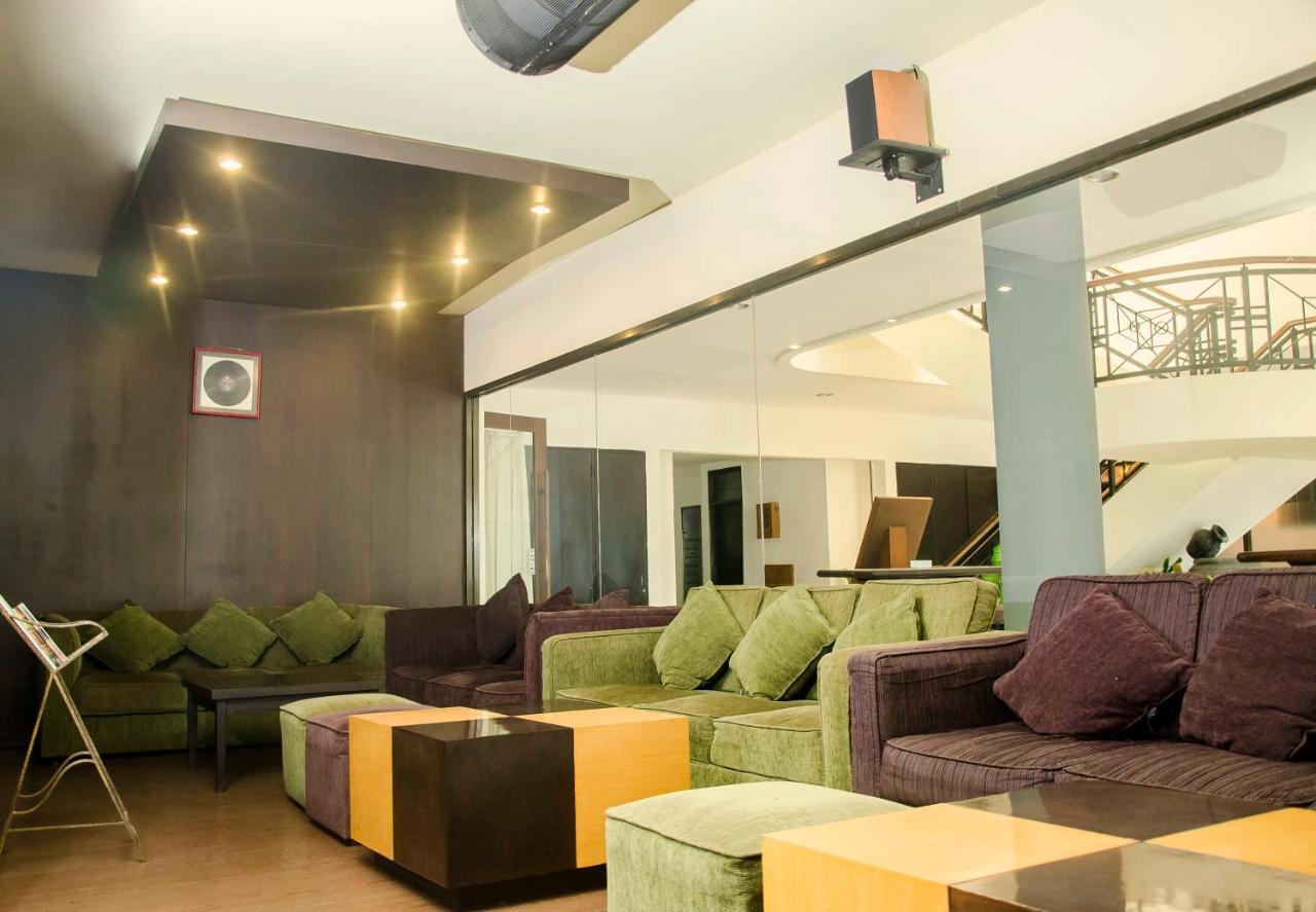 Whiz Prime Hotel Darmo Harapan Σουραμπάγια Εξωτερικό φωτογραφία
