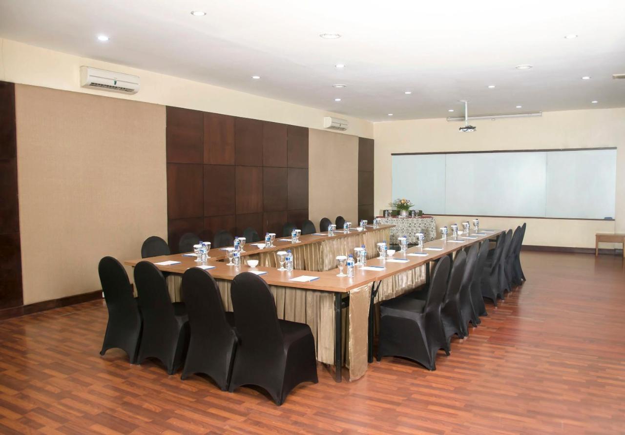 Whiz Prime Hotel Darmo Harapan Σουραμπάγια Εξωτερικό φωτογραφία