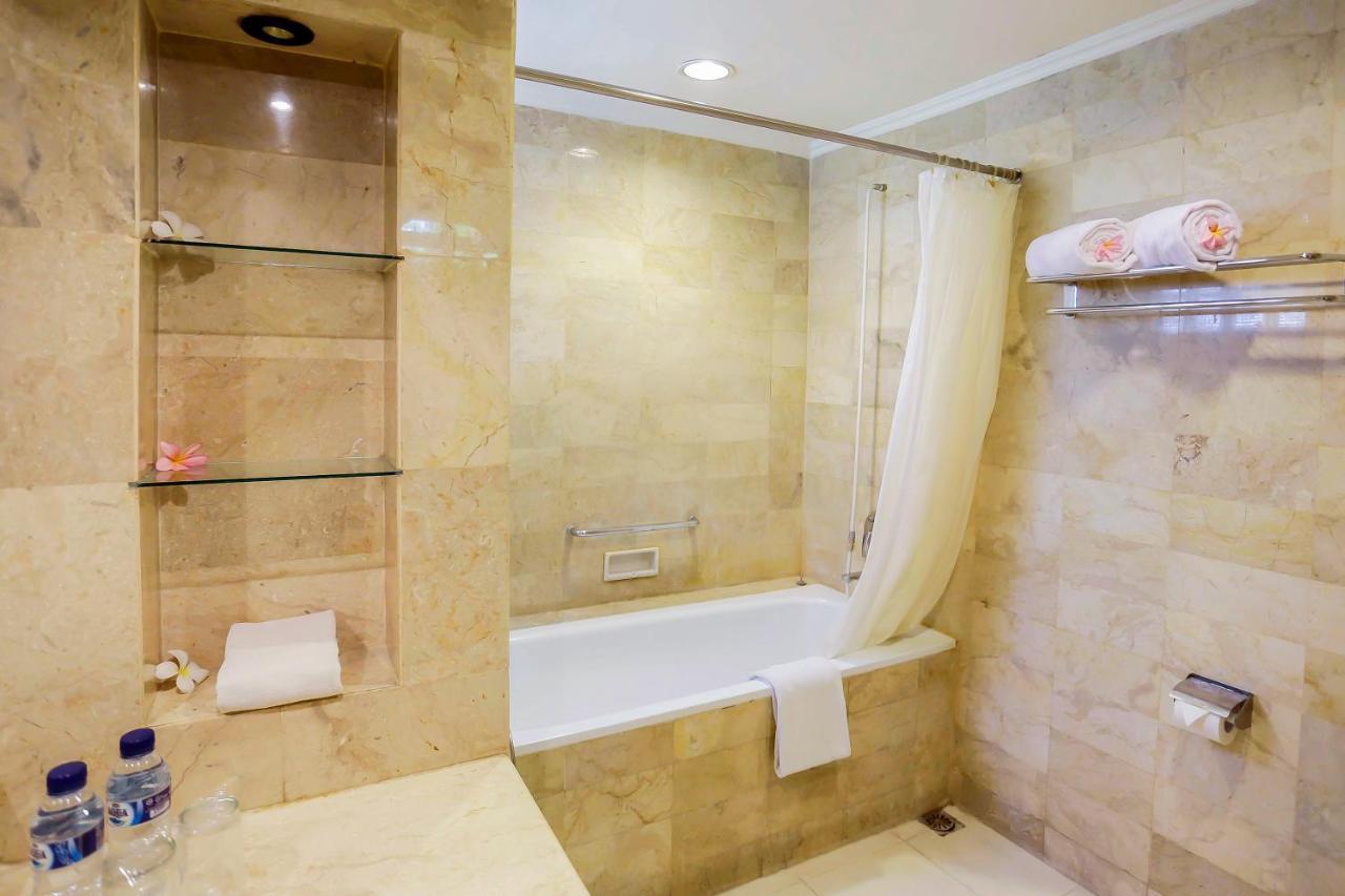 Whiz Prime Hotel Darmo Harapan Σουραμπάγια Εξωτερικό φωτογραφία