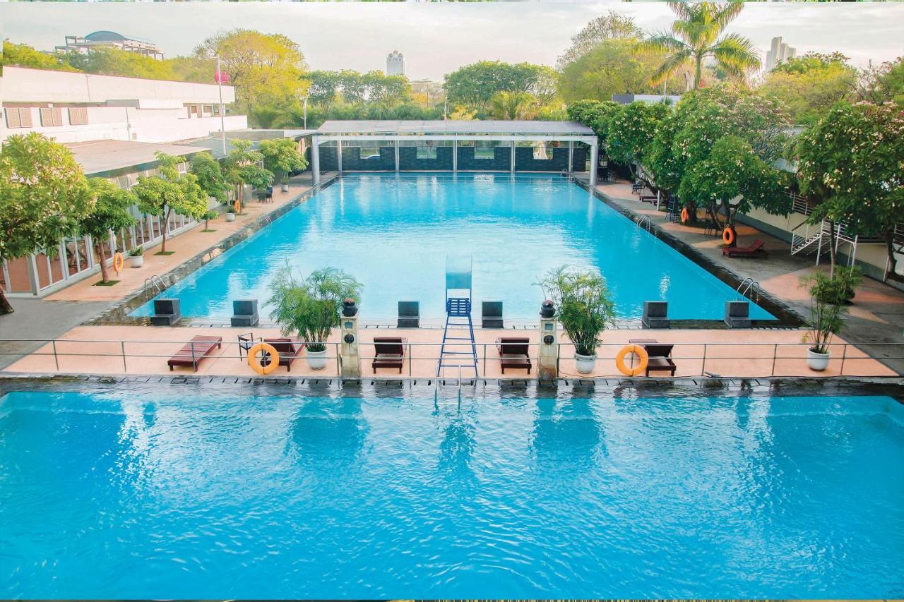 Whiz Prime Hotel Darmo Harapan Σουραμπάγια Εξωτερικό φωτογραφία
