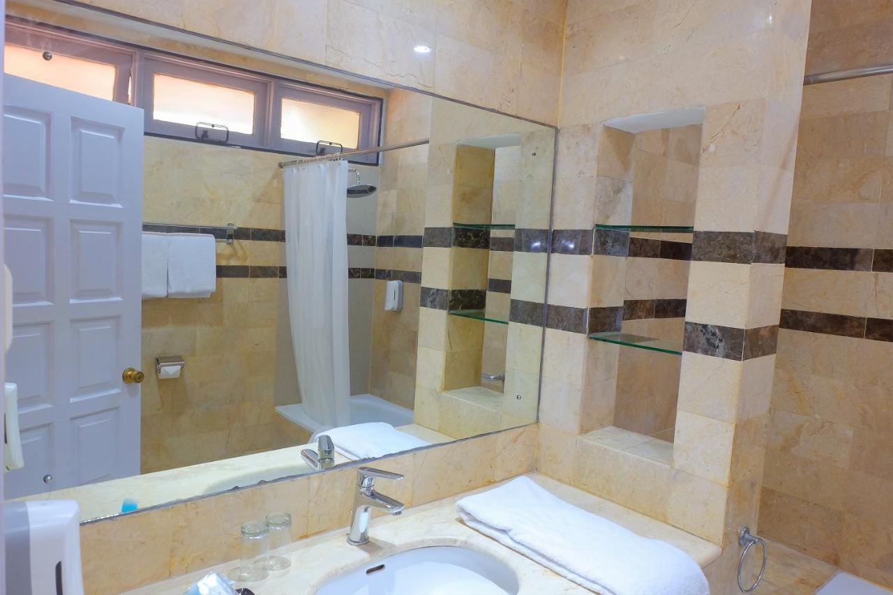 Whiz Prime Hotel Darmo Harapan Σουραμπάγια Εξωτερικό φωτογραφία